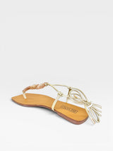 Rasteira Beyou Shoes Ipanema caramelo em napa com pedrarias e amarração no tornozelo