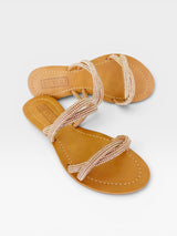 Rasteira Beyou Shoes Jericoacoara nude em napa com tiras delicadas adornadas por pedrarias brilhantes