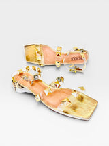 Rasteira Beyou Shoes Las Vegas ouro light com tiras de vinil transparente e aplicações de tachas douradas
