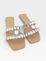 Rasteira Beyou Shoes Maragogi nude em napa com tiras adornadas por pedrarias brilhantes e bico quadrado