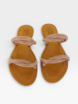 Rasteira Beyou Shoes Jericoacoara nude em napa com tiras duplas adornadas por pedrarias brilhantes