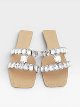 Rasteira Beyou Shoes nude em napa com tiras adornadas por pedrarias brilhantes e bico quadrado