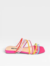 Rasteira Olinda Beyou Shoes rosa com tiras finas multicoloridas em napa e vinil transparente, design moderno.