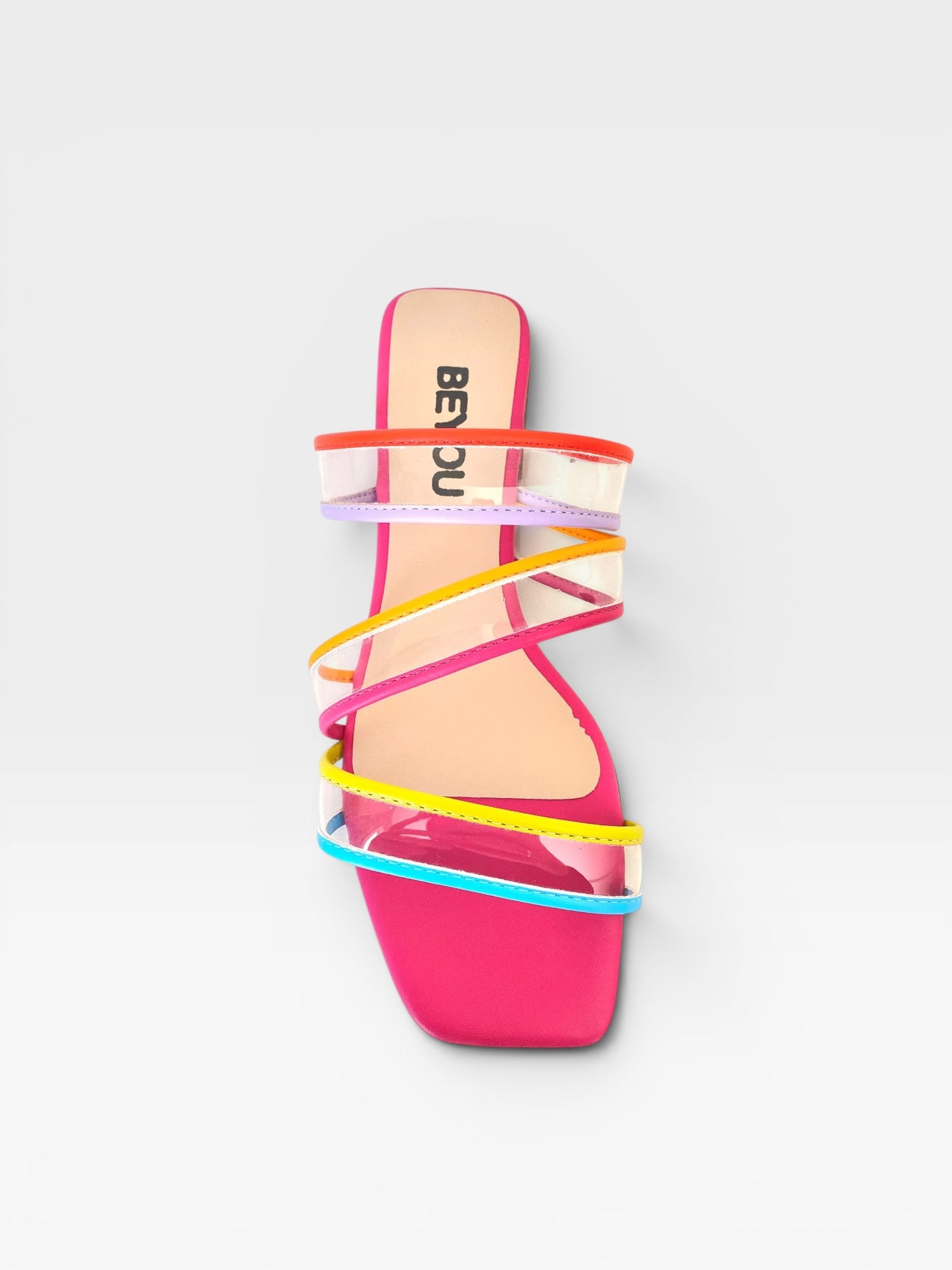 Rasteira Olinda Beyou Shoes em napa rosa e vinil com tiras multicoloridas e design moderno e confortável