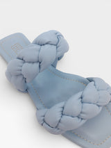 Rasteira Beyou Shoes Orlando azul bebê em napa com tiras trançadas acolchoadas e design moderno