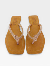 Rasteira Beyou Shoes Recife caramelo em napa com tiras adornadas por pedrarias e design minimalista