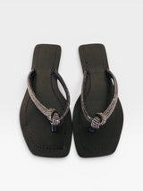 Rasteira Beyou Shoes Recife preta em napa com tiras delicadas adornadas por pedrarias brilhantes