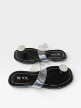 Rasteira Beyou Shoes Santorini preta em napa e vinil com tiras transparentes e detalhe de pedraria brilhante