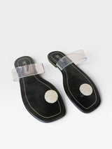 Rasteira Beyou Shoes Santorini preta em napa e vinil com tiras transparentes e detalhe de esfera cravejada de brilhos