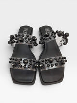 Rasteira Beyou Shoes Tokyo preta com tiras transparentes e aplicações de esferas decorativas em napa
