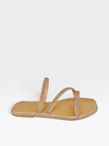 Rasteira Beyou Shoes Udine nude em napa com tiras finas cravejadas de brilho e bico quadrado sofisticado