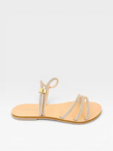 Rasteira Zaragoza Beyou Shoes em couro rosè gold com tiras delicadas adornadas por brilhos e fechamento lateral