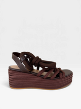 Sandália anabela Beyou Shoes marrom com tiras de corda e salto plataforma texturizado
