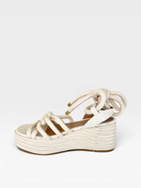 Sandália Anabela Trancoso Beyou Shoes off white em napa e corda com amarração no tornozelo e salto plataforma artesanal