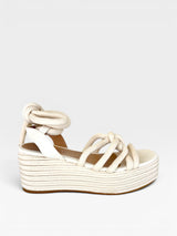 Sandália Anabela Trancoso Beyou Shoes off white em napa e corda com amarração no tornozelo e salto plataforma de 6 cm.