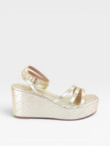 Sandália anabela Beyou Shoes Zaragoza na cor ouro light em napa com salto plataforma trançado de 8 cm
