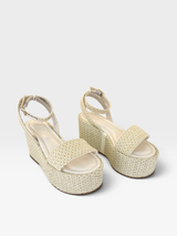Sandália Anabela Beyou Shoes Salina off white com plataforma de ráfia e tira no tornozelo