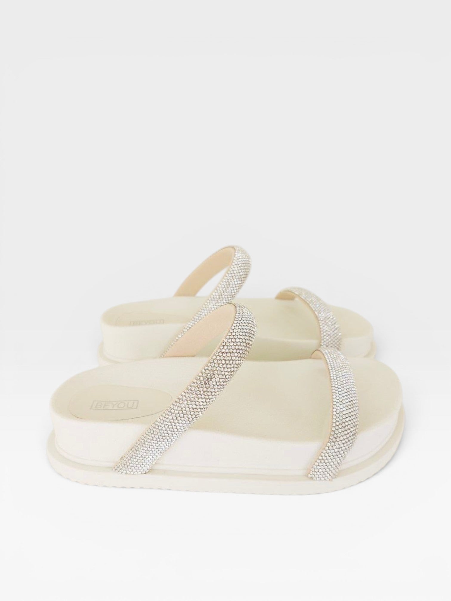 Sandália Birken Athenas Beyou Shoes off white com tiras cravejadas de brilhos cristal e sola plataforma alta