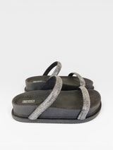 Sandália Birken Athenas Beyou Shoes preta com solado plataforma e tiras decoradas com brilhos grafite