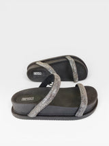 Sandália Birken Athenas Beyou Shoes preta com solado plataforma e tiras decoradas com brilhos grafite
