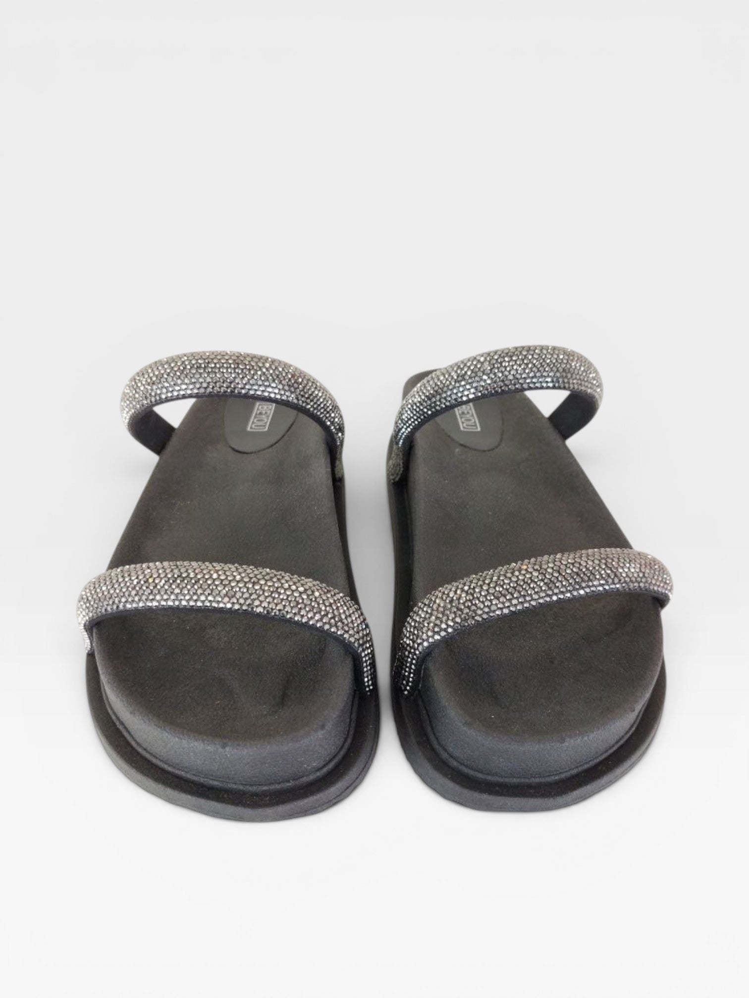 Sandália Birken Athenas Beyou Shoes preta com tiras brilhantes grafite e sola alta plataforma