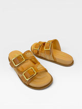 Sandália Birken Beyou Shoes Nashik cor bistrô em couro e palha com fivelas douradas e solado baixo