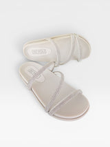 Sandália Birken Dubai Beyou Shoes off white com tiras finas decoradas com brilhos cristal e palmilha anatômica.