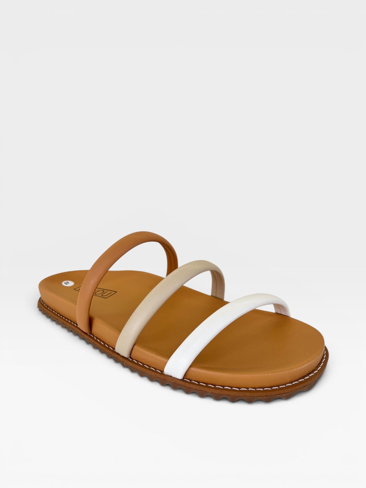 Sandália Birken Dallas Beyou Shoes com tiras em tons terrosos e sola caramelo, design casual e anatômico.