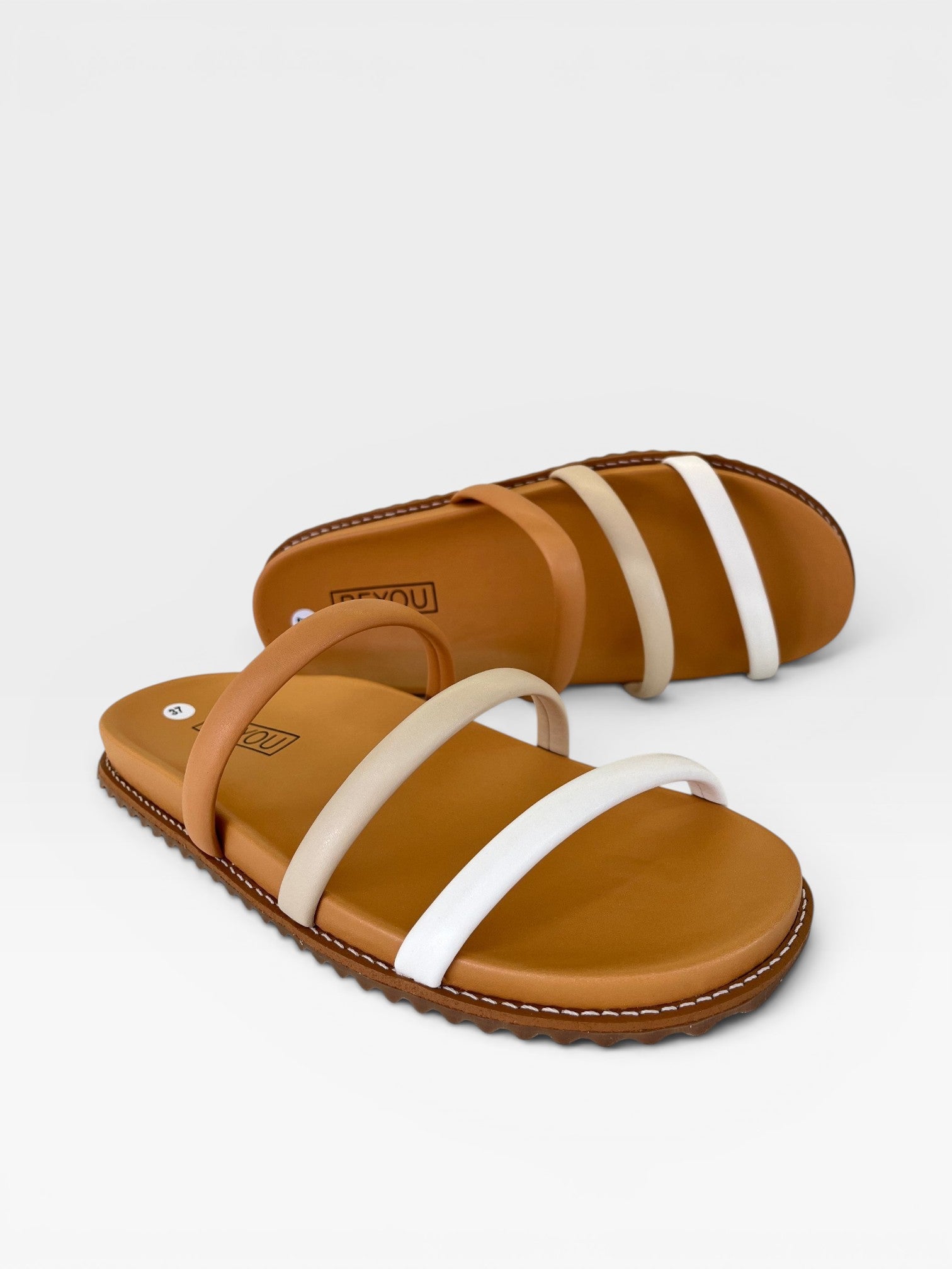 Sandália Birken Dallas Beyou Shoes com tiras em tons terrosos e sola caramelo anatômica