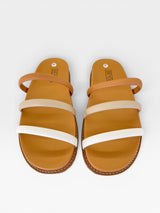 Sandália Birken Dallas Beyou Shoes com tiras em tons terrosos e sola caramelo, design anatômico e casual.