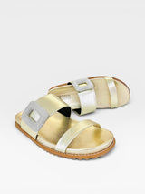 Sandália Birken Búzios Beyou Shoes dourada com fivela de cristais, design sofisticado e sola confortável.