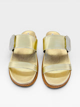 Sandália Birken Búzios Beyou Shoes na cor ouro light com tiras metalizadas e detalhes em brilhos cristal.