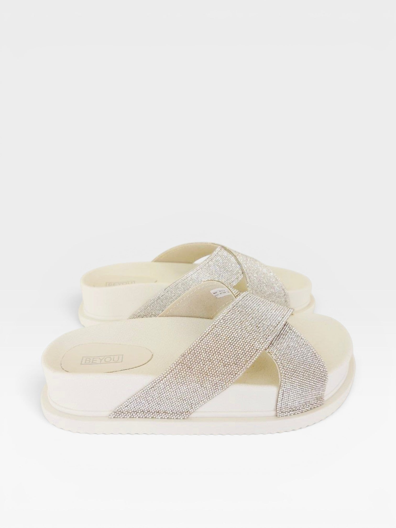 Sandália Birken Sparta Beyou Shoes off white com tiras cruzadas cobertas de brilhos cristal e sola alta plataforma