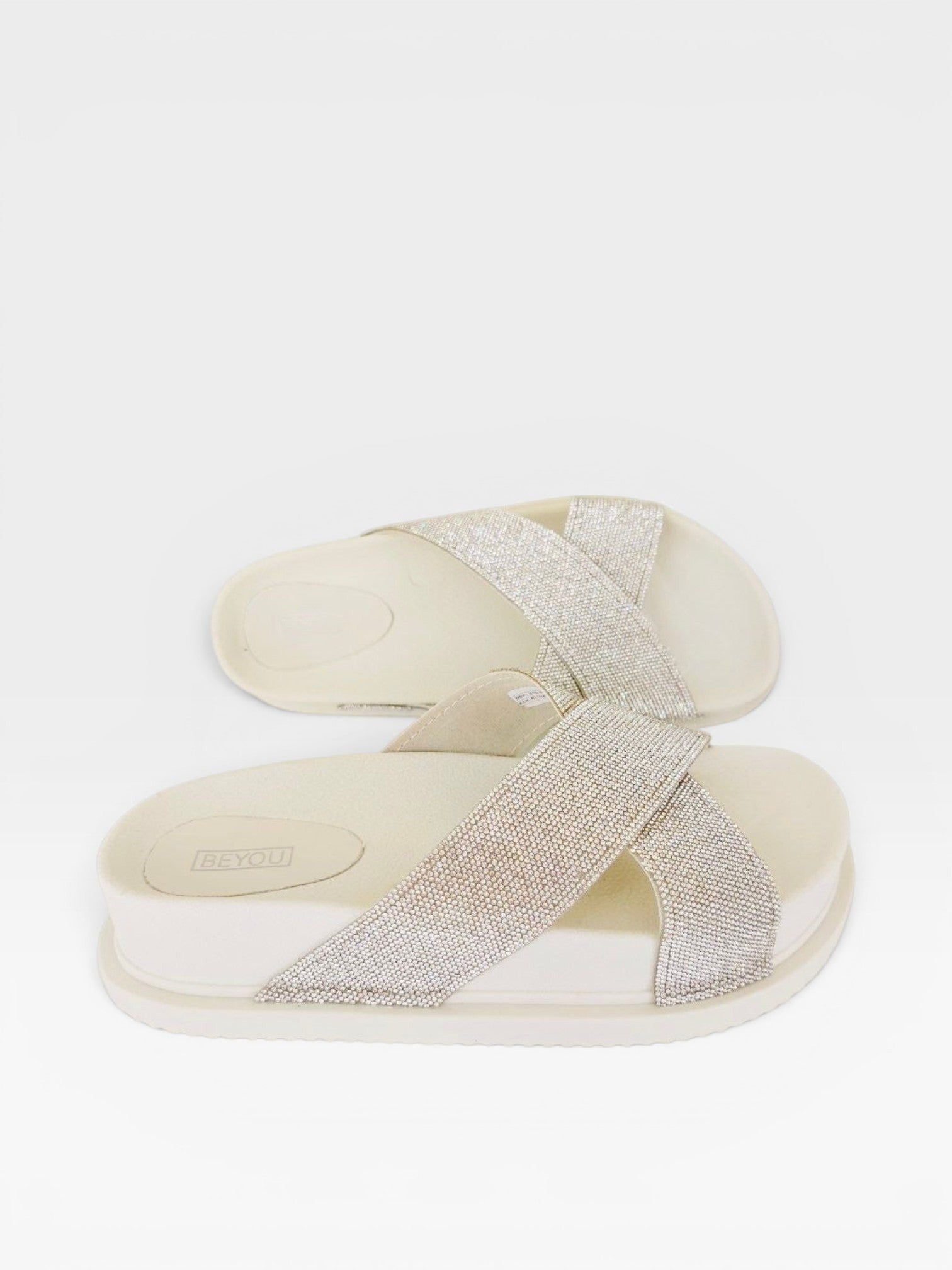 Sandália Birken Sparta Beyou Shoes off white com tiras cruzadas cobertas de brilhos cristal e sola plataforma alta
