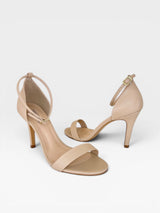 Sandália Beyou Shoes Chicago nude em napa com salto fino de 9,5 cm e tira ajustável no tornozelo