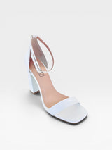 Sandália Beyou Shoes Copacabana branca em napa com salto bloco de 9,5 cm e tira ajustável no tornozelo