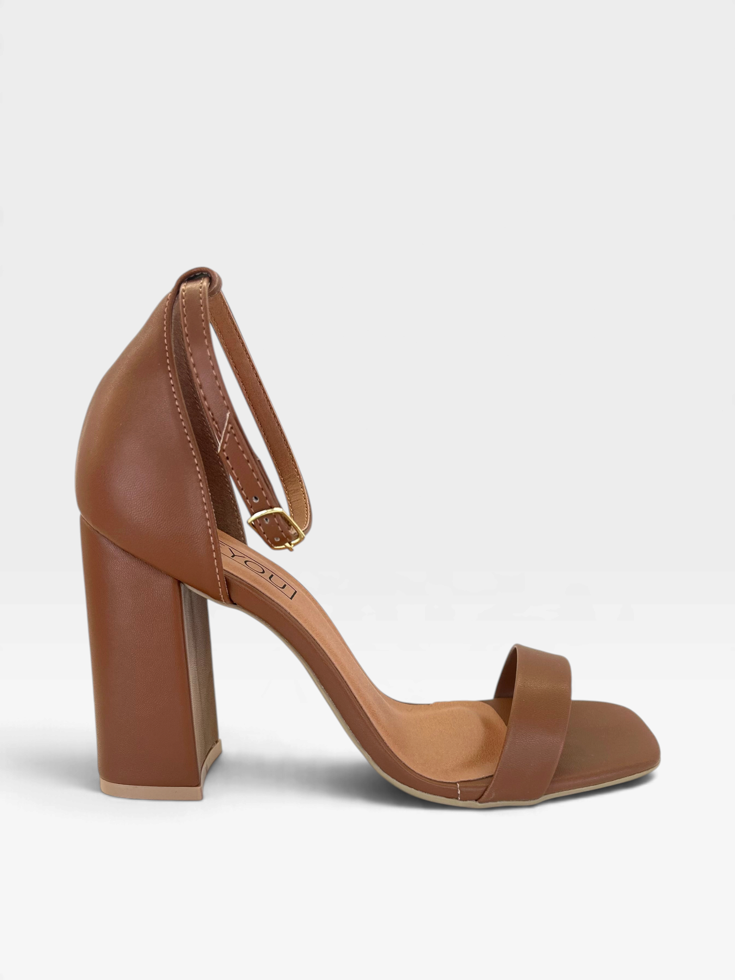 Sandália Beyou Shoes Copacabana marrom em napa com salto bloco de 9,5 cm e tira ajustável no tornozelo