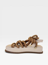 Sandália flat Beyou Shoes Jeri em napa nude e corda marrom com solado plataforma de 4 cm e design trançado