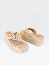 Sandália flatform Beyou Shoes Malta na cor bistrô com tiras trançadas em corda e solado anabela de 9 cm