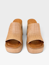 Sandália flatform Beyou Shoes Kyoto em material sintético tramado bege e marrom com solado alto de 10 cm