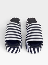 Sandália flatform Beyou Shoes Sardenha com estampa listrada preta e branca em tecido e napa, estilo náutico.