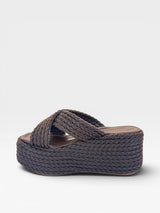 Sandália flatform Beyou Shoes Amalfi marrom com tiras trançadas e solado alto de corda