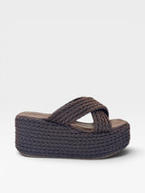 Sandália flatform Beyou Shoes Amalfi marrom com tiras trançadas em corda e solado plataforma alto