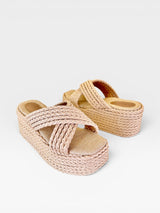 Sandália flatform Beyou Shoes Amalfi na cor nude, feita de corda trançada com solado plataforma de 7 cm.