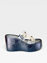 Sandália flatform preta Beyou Shoes em napa e vinil com tiras transparentes e detalhes de felinos com strass