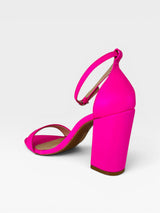 Sandália Ibiza Beyou Shoes em napa neon fuchsia com salto bloco alto de 9,5 cm e tira no tornozelo