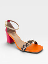 Sandália Beyou Shoes Ilhabela colorida em napa com salto bloco de 6cm, tira frontal em animal print e tira bege
