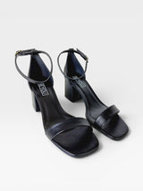 Sandália Beyou Shoes Ilhabela preta em napa com salto bloco de 6 cm e tira no tornozelo