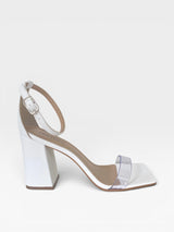 Sandália Beyou Shoes Marbella branca em napa com salto bloco de 9,5 cm, bico quadrado e tira frontal transparente