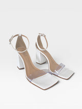 Sandália Beyou Shoes Marbella branca em napa com salto bloco de 9,5 cm e tira frontal transparente